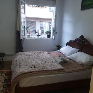 Albergue Oakland, Tirana
