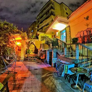 Albergue Milingona Center, Tirana
